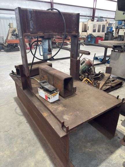 Enerpac Hydraulic Press, 55 Ton Capacity, Pneumatic Power, Model 615/611/614/616