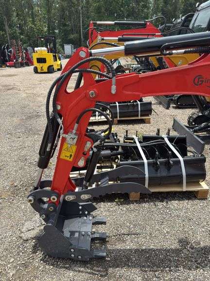 CFG QK20R Mini Excavator - 23HP RATO Gas with Side Swing