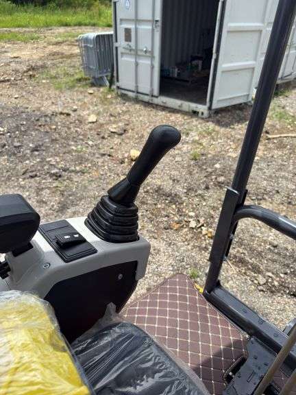 CFG QK18R Mini Excavator - 13.5HP RATO Gas with Pilot System