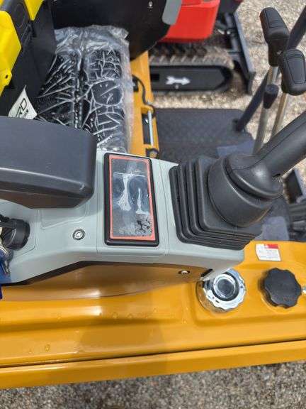 CFG MX20R Mini Excavator - 23HP RATO Gas with Side Swing