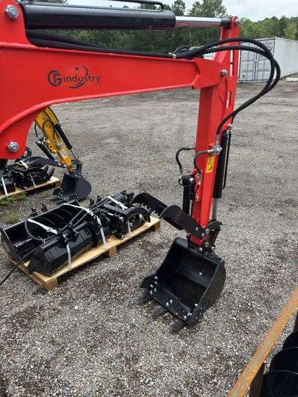 CFG QNT50R Mini Excavator - 29HP RATO Gas with Cab & Hydraulic Thumb
