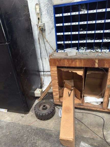 Winzer Bolts w/ Organizer & Wooden Cabinet