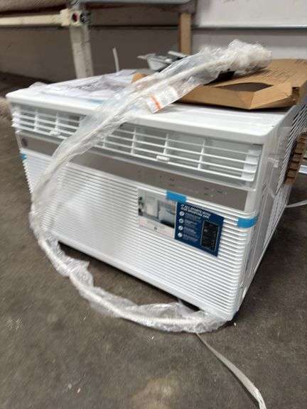 GE AC Unit w/ Small Dent in Rear - AHFK24BAW1