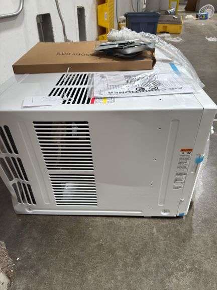 GE AC Unit w/ Small Dent in Rear - AHFK24BAW1