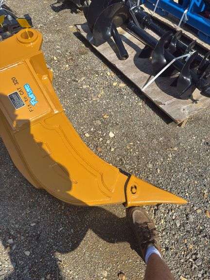 Future - FT-R320 Excavator Ripper - Fits CAT 320