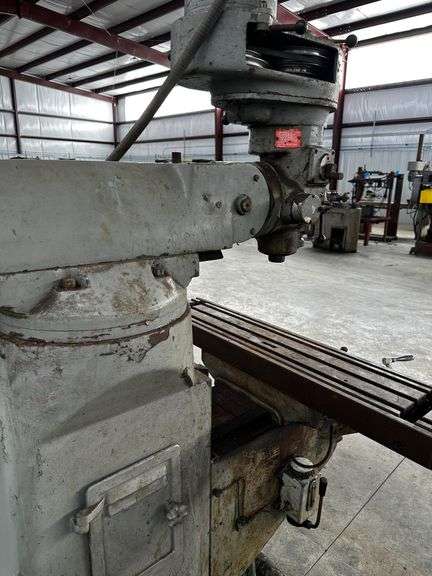Vertical Milling Machine, Spindle Speeds 80-2720 RPM