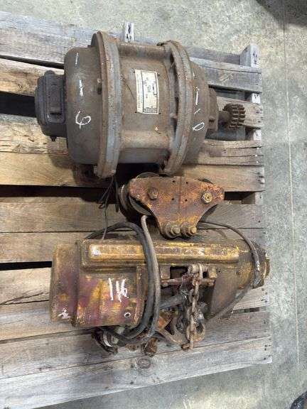 Electric Motor & Chain Hoist, 60 Cycles, 1160 RPM, Serial: F2x
