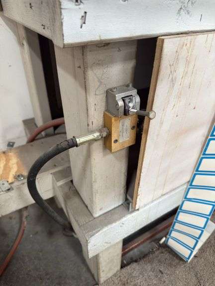 4x8 Pneumatic Lift Table