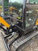 CFG QNT30 Mini Excavator - 25HP Kubota Diesel with Cab & Hydraulic Thumb