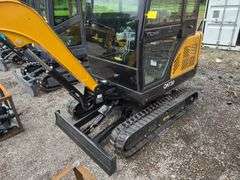 CFG QNT30 Mini Excavator - 25HP Kubota Diesel with Cab & Hydraulic Thumb
