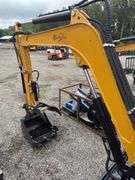 CFG QNT30 Mini Excavator - 25HP Kubota Diesel with Cab & Hydraulic Thumb