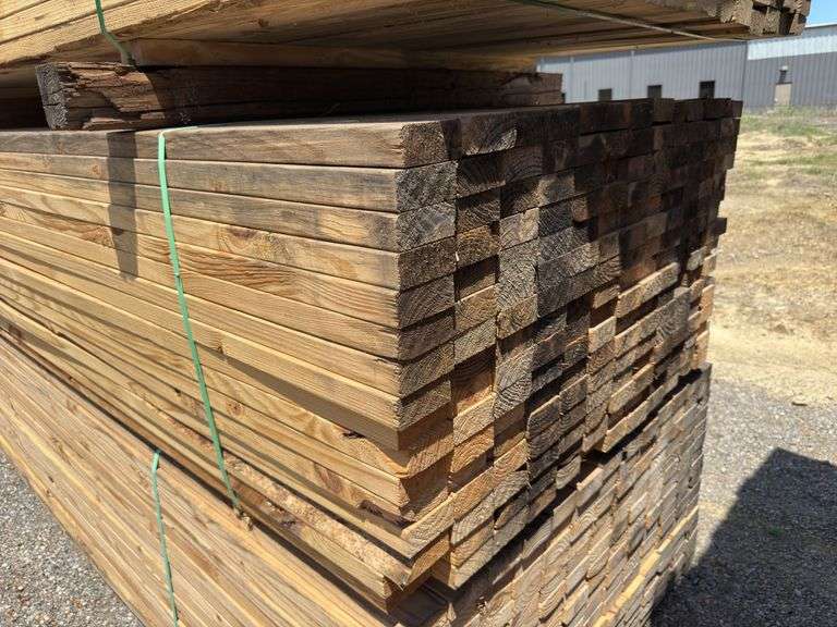 (208) 2 x 4 - 10ft - Construction/Framing Lumber