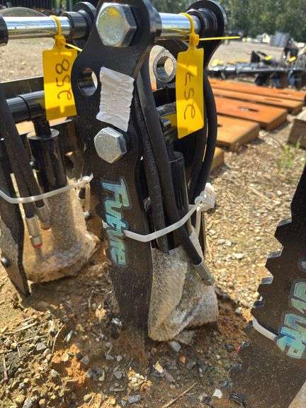 Future - Excavator Hydraulic Thumb Clip - Fits 1-2 Ton