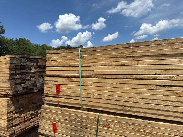 (208) 2 x 4 - 10ft - Construction/Framing Lumber