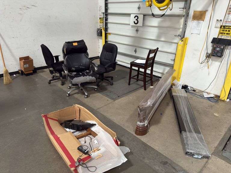 Misc Furniture - New Badcock image