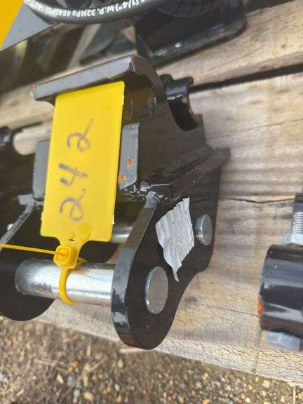 Future - Quick Coupler - Fits 1-2 Ton Excavator