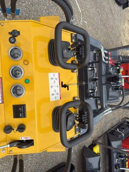 Youert  YOU-380 Mini Skidsteer Loader