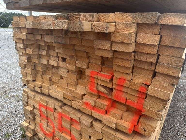 (208) 2 x 4 - 10ft Construction/Framing Lumber