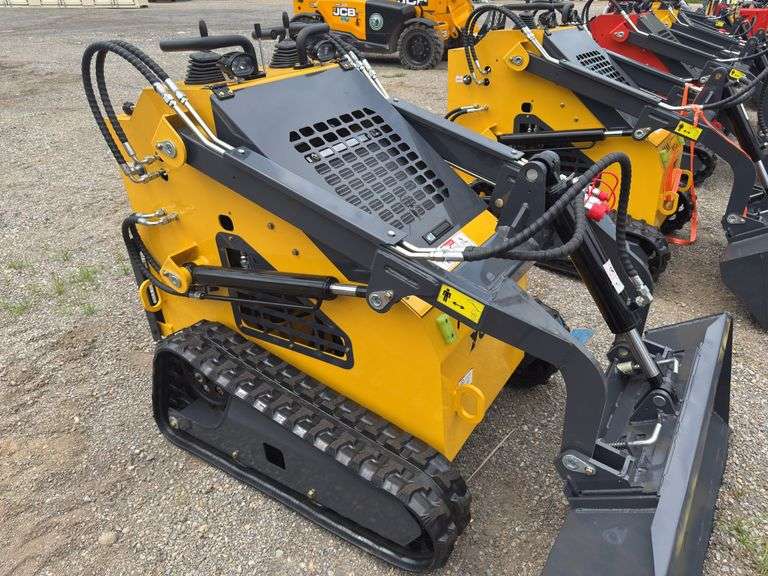 Youert  YOU-380 Mini Skidsteer Loader image
