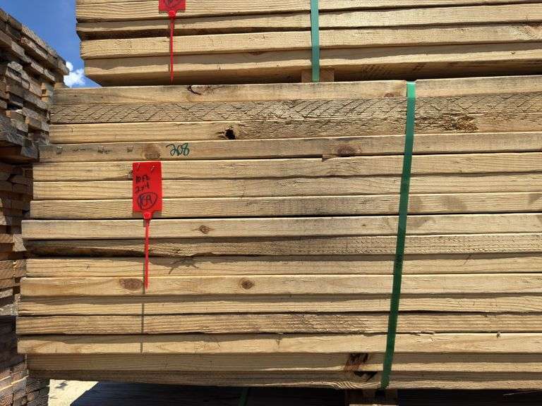 (208) 2 x 4 - 10ft - Construction/Framing Lumber