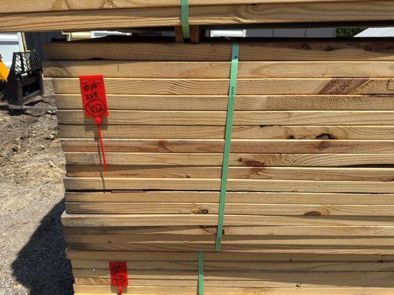 (208) 2 x 4 - 10ft - Construction/Framing Lumber