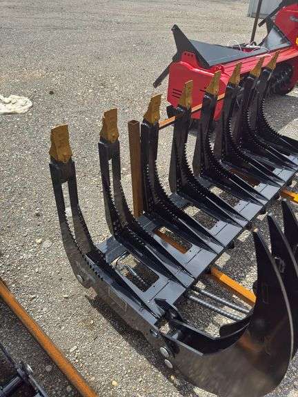 Future - FT-CWG72 Skid Steer Grapple - 72" with 8 Teeth