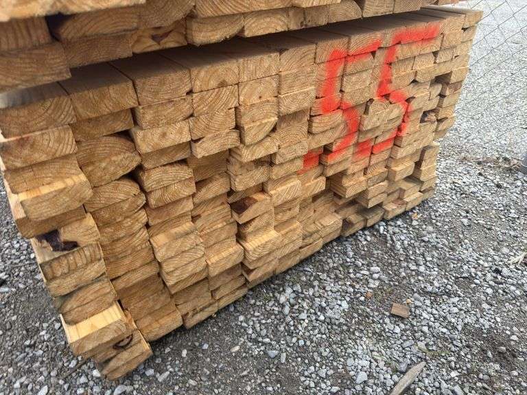 (208) 2 x 4 - 10ft Construction/Framing Lumber