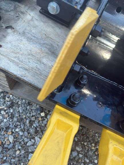 Youert Mini Excavator Quick Change - Fits 1-2 Ton