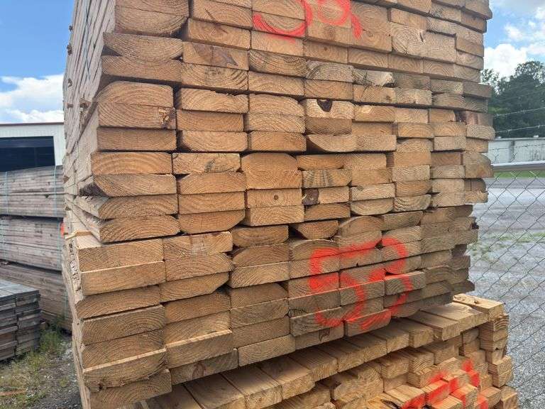 (128) 2 x 6 - 10ft Construction/Framing Lumber