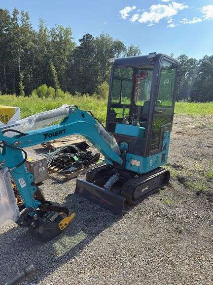 2025 Youert U 13 Mini Ex - 8.6KW - Cab** Busted Front Glass image
