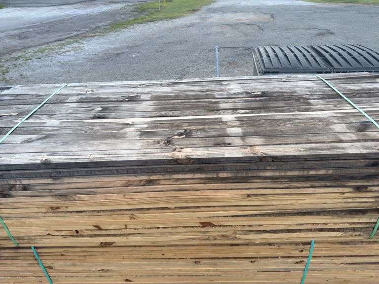 (208) 2 x 4 - 10ft Construction/Framing Lumber