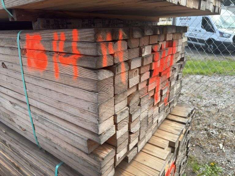 (208) 2 x 4 - 14ft Construction/Framing Lumber