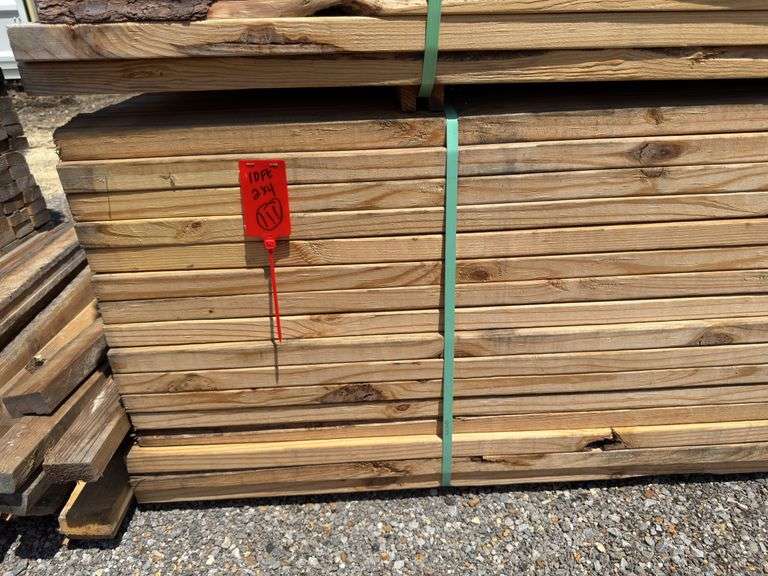 (208) 2 x 4 - 10ft - Construction/Framing Lumber