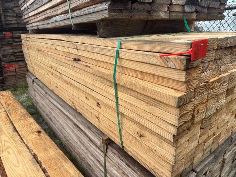 (208) 2 x 4 - 10ft Construction/Framing Lumber image