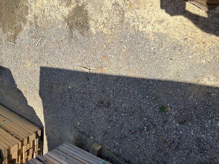(208) 2 x 4 - 10ft - Construction/Framing Lumber