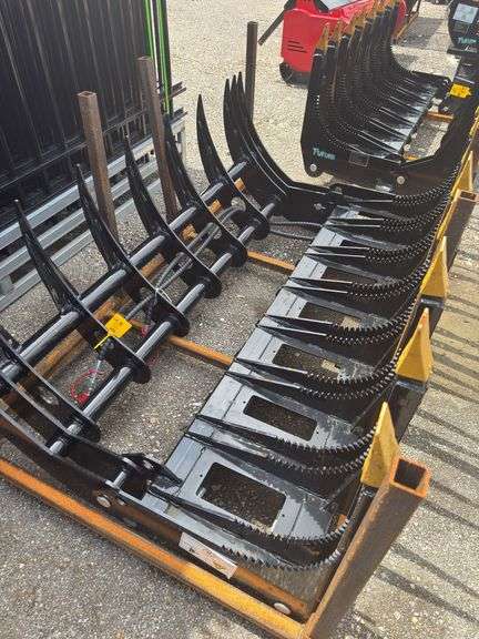 Future - FT-CWG72 Skid Steer Grapple - 72" with 8 Teeth