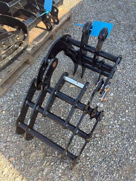 Youert 12in Wide Mini Excavator Wood Grabber - Fits 1-2 Ton