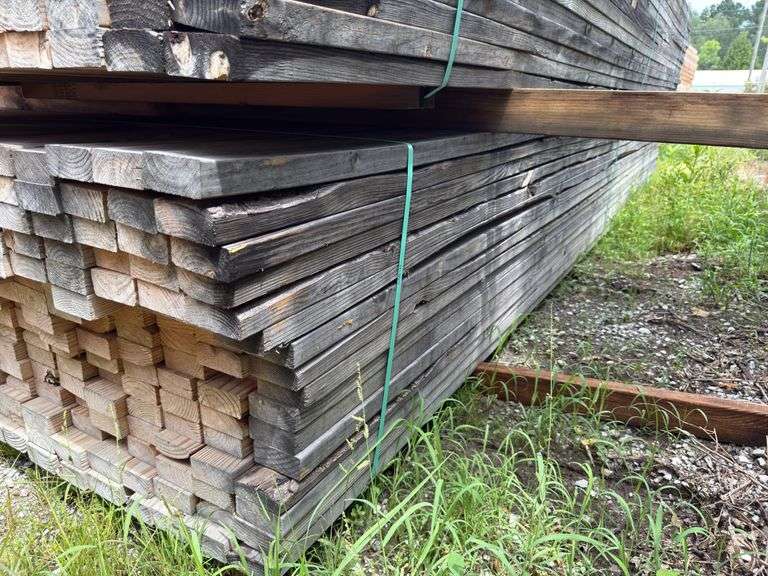 (208) 2 x 4 - 16ft Construction/Framing Lumber image