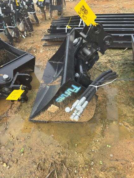 Future - 24" Tilting Excavator Bucket - Fits 1-2 Ton