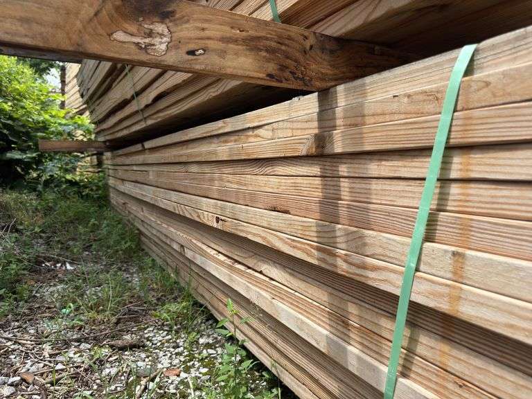(128) 2 x 6 - 16ft Construction/Framing Lumber image