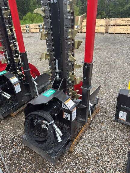 Raytree Skidsteer RMT48 Trencher - 4ft Bar with 8" Chain