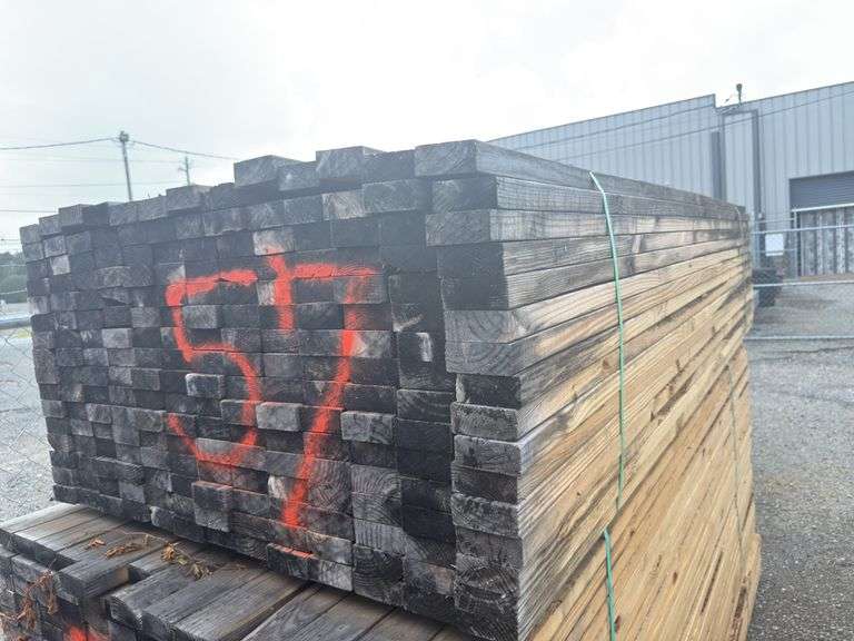 (208) 2 x 4 - 10ft Construction/Framing Lumber