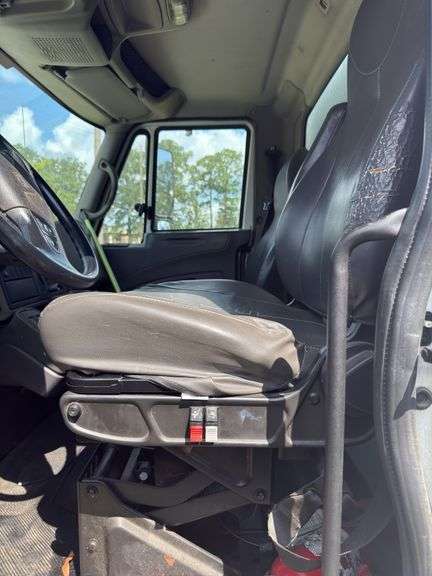 2010  INTERNATIONAL  MA025 2009 International Box Truck w/ Lift Gate