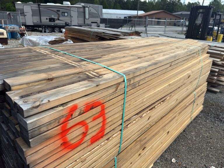 (208) 2 x 4 - 10ft Construction Lumber image