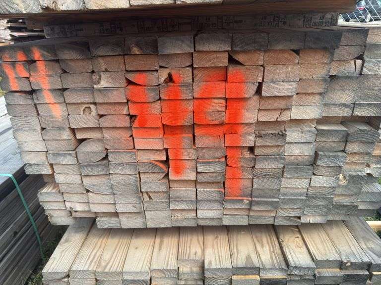 (208) 2 x 4 - 14ft Construction/Framing Lumber