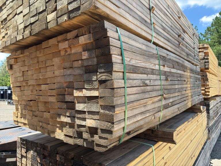(208) 2 x 4 - 10ft - Construction/Framing Lumber