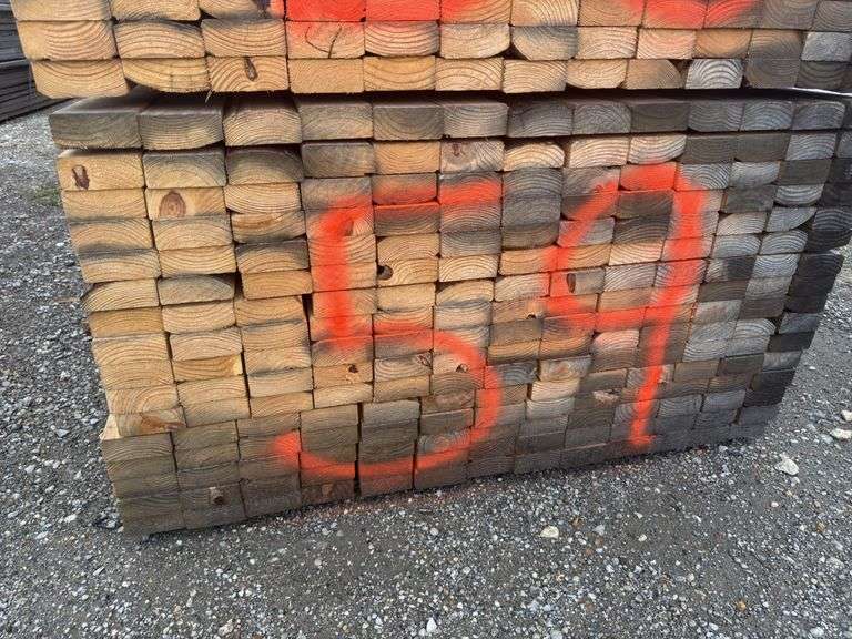 (208) 2 x 4 - 10ft Construction/Framing Lumber