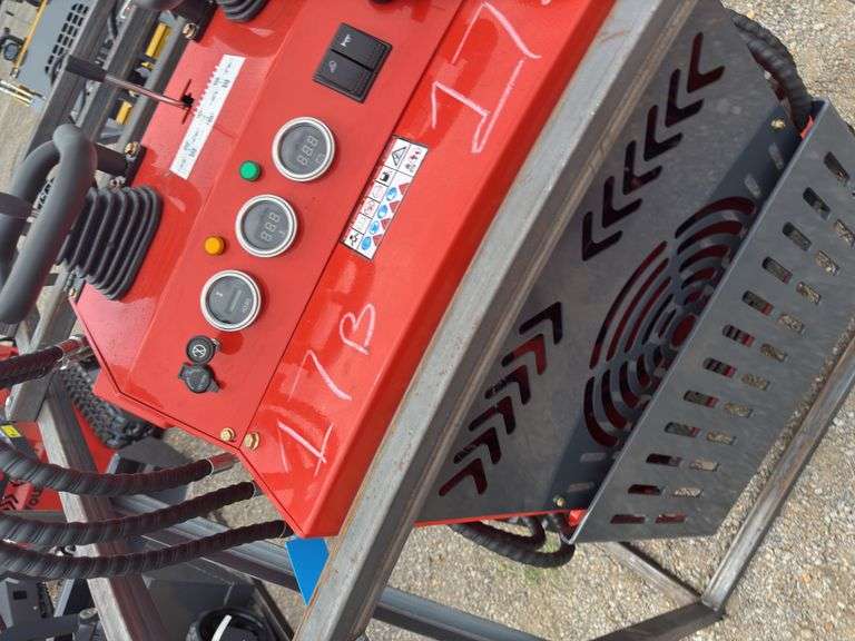 Youert  YOU-380 Mini Skidsteer Loader