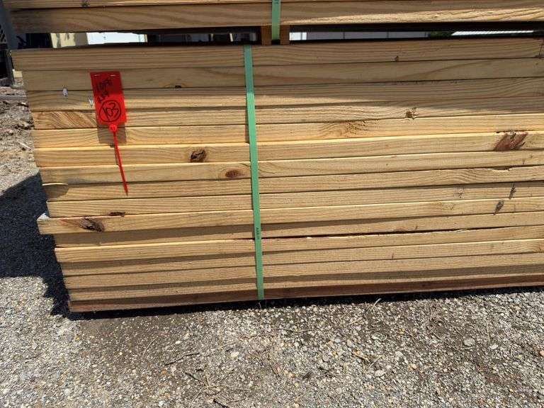 (208) 2 x 4 - 10ft - Construction/Framing Lumber