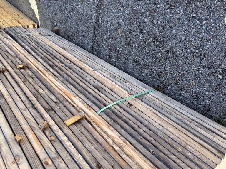 (208) 2 x 4 - 10ft - Construction/Framing Lumber